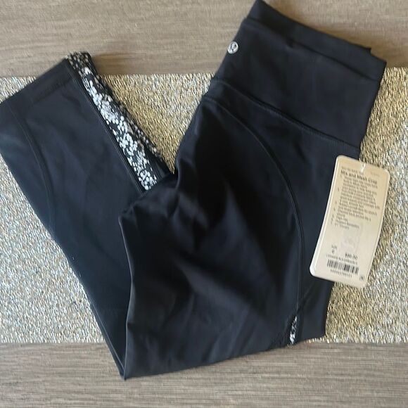 Lululemon Mix & Mesh Crop 21" size 6 NWT VINTAGE STYLE Black / Chirasu Black - Picture 2 of 5